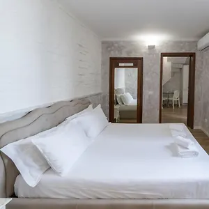 - 2° Floor Рим